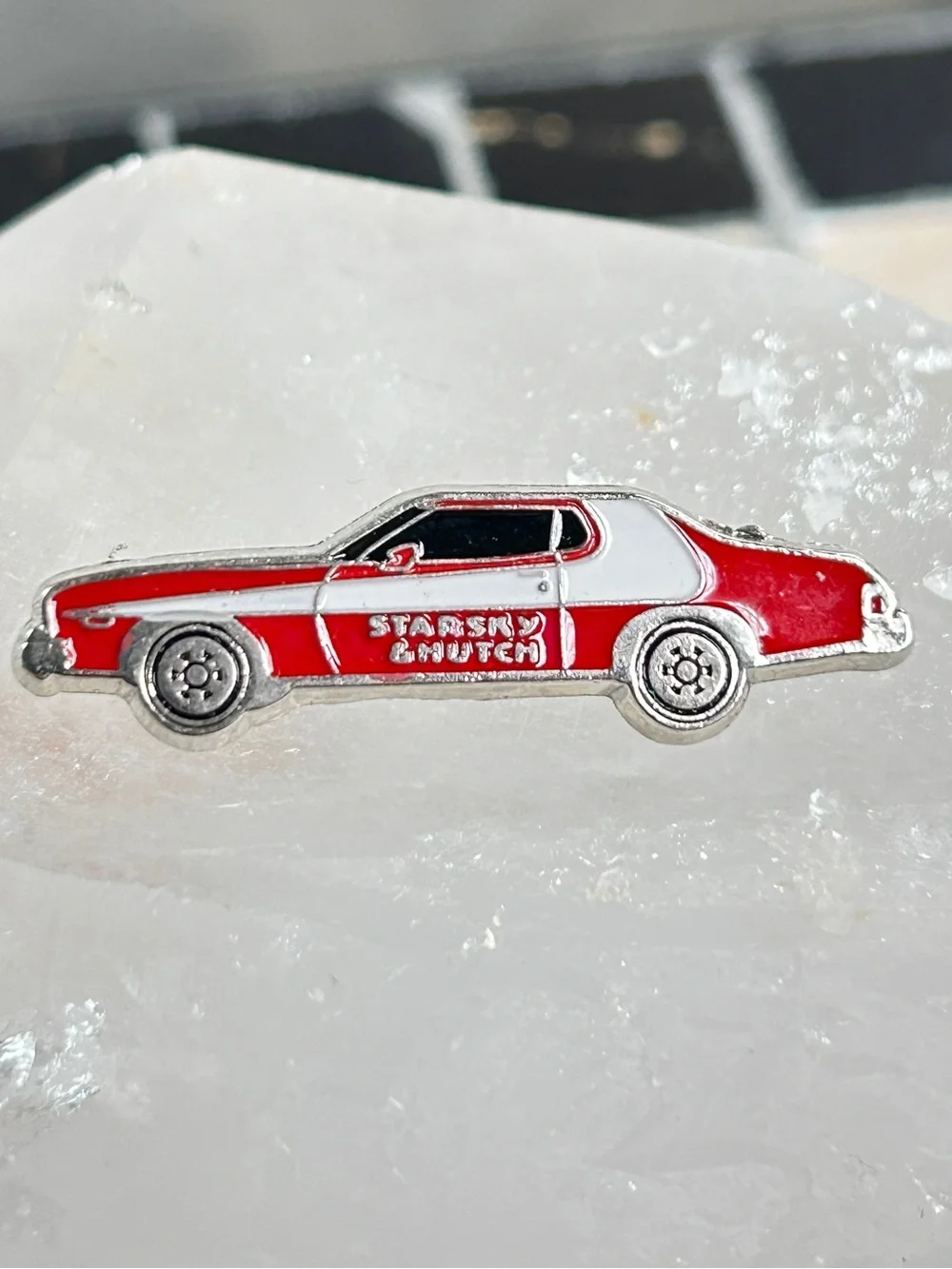 Warner Bros. Ent. 2003 Starsky & Hutch Enamel Lapel Pin Gran Torino Brand New